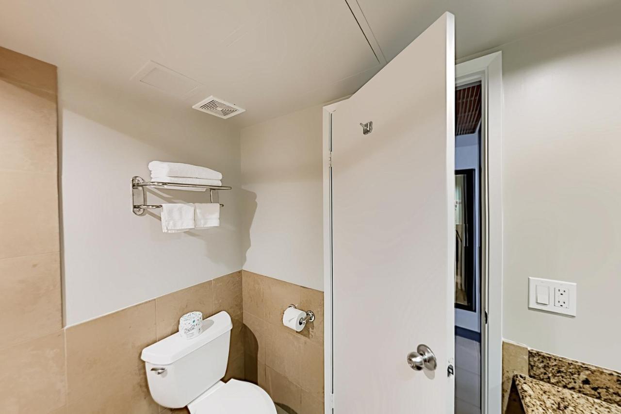 Apartament Aqua Palms Waikiki Ocean View Lanai Parking Included Honolulu Zewnętrze zdjęcie